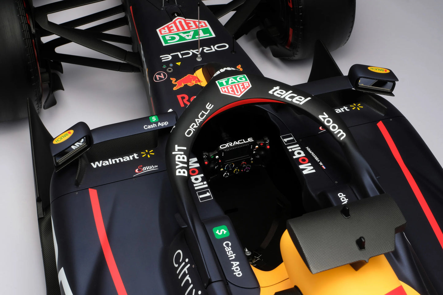 Amalgam (*shipping included*) Oracle Red Bull Racing RB18 - 2022 Dutch Grand Prix | Max Verstappen 1:4 SCALE