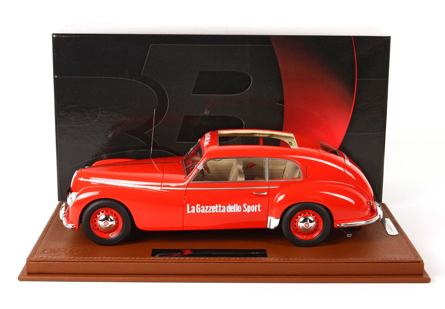 BBR *POSTAGE INCLUDED* Alfa Romeo Freccia d Oro Ammiraglia Giro d Italia 1/18 BBRC1812GIV