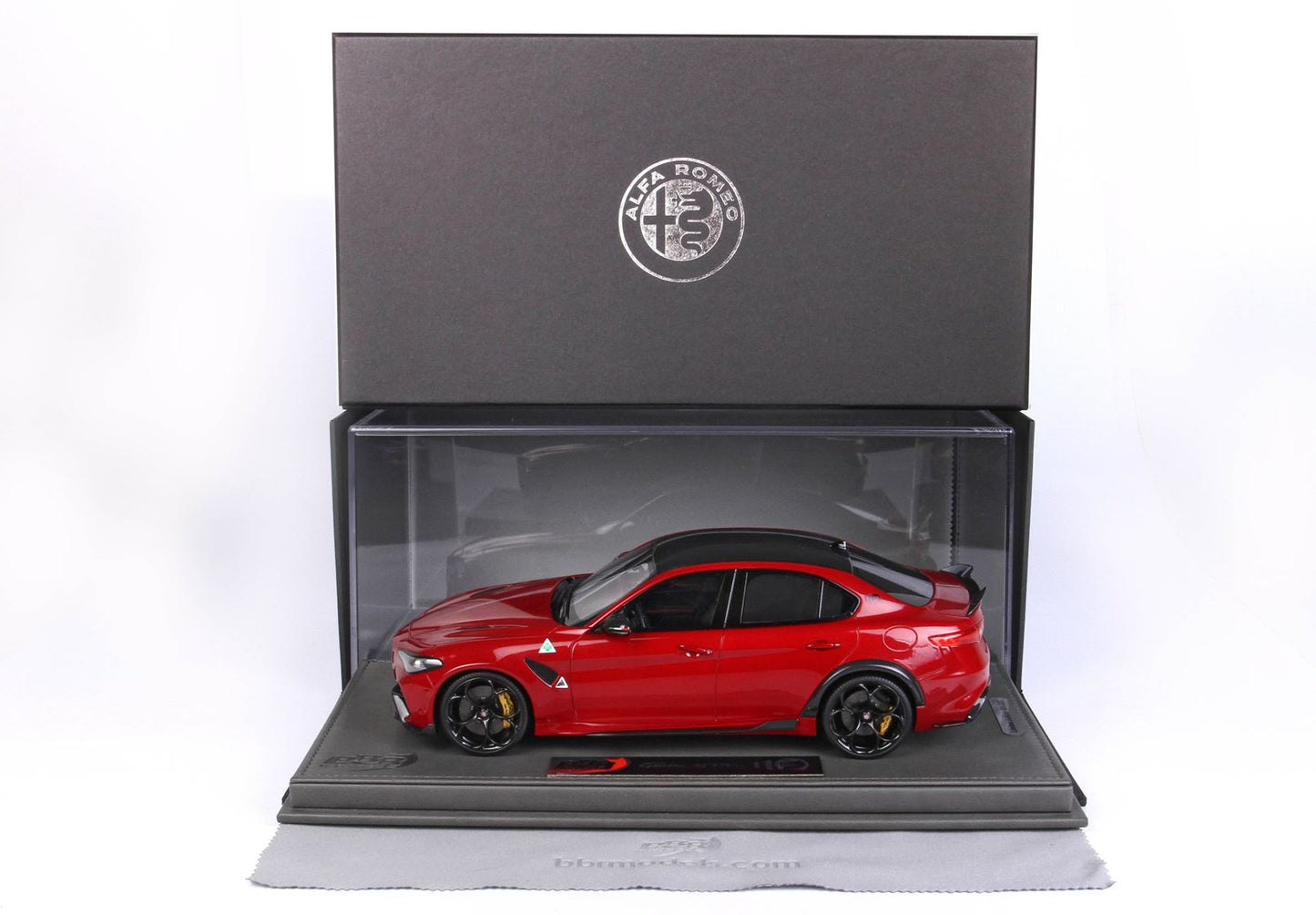 BBR *POSTAGE INCLUDED* Alfa Romeo Giulia GTA Rosso GTA brakes gold BBRC1851-21 1/18