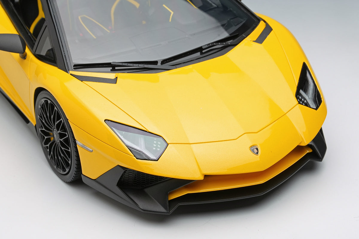 Makeup Lamborghini Aventador LP750-4 SV Roadster 2015 1/18 Yellow