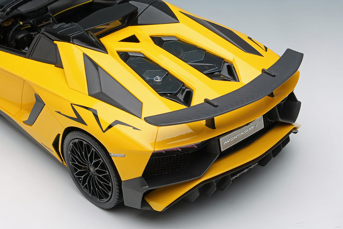 Makeup Lamborghini Aventador LP750-4 SV Roadster 2015 1/18 Yellow