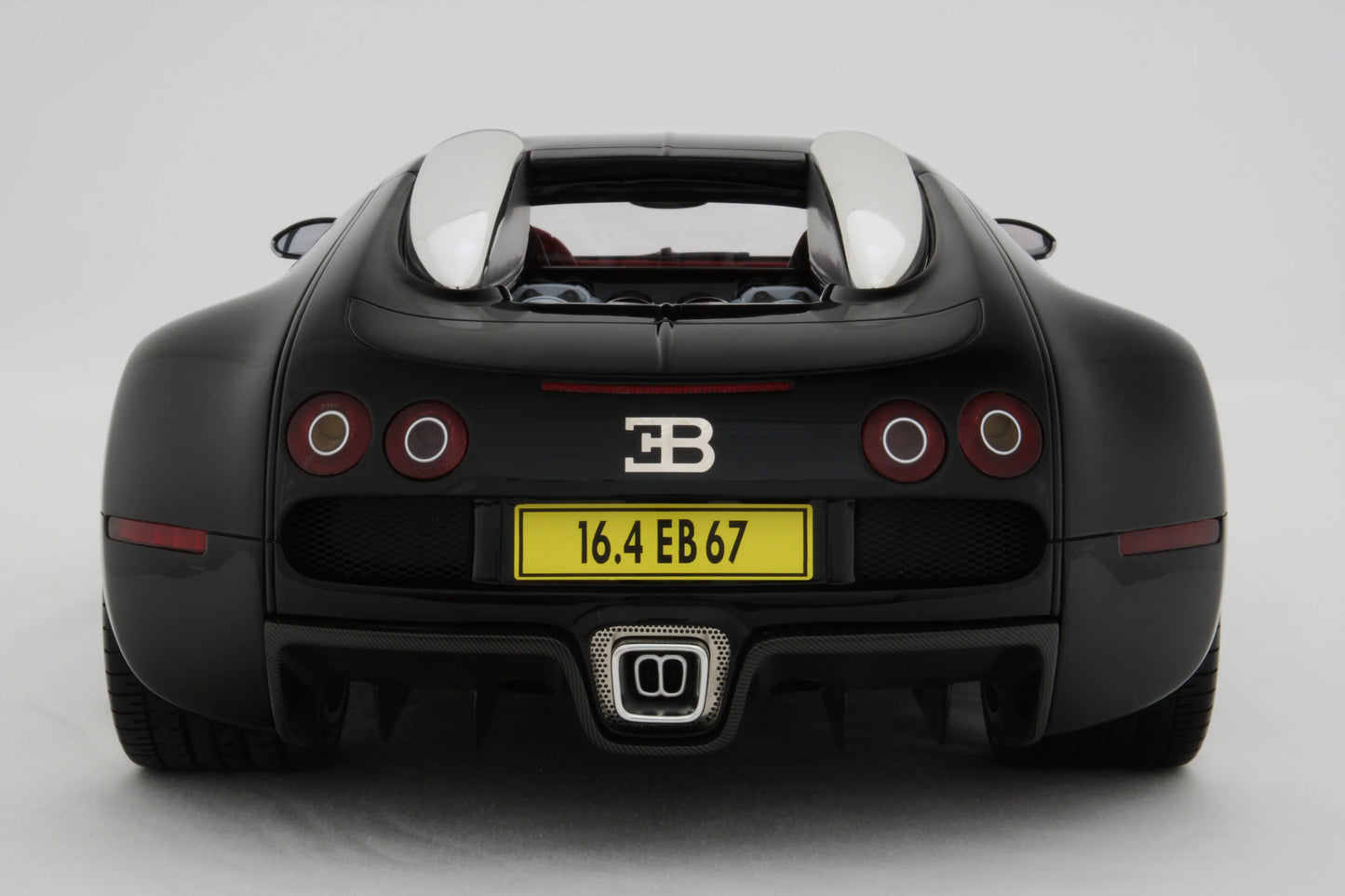 Amalgam Bugatti Veyron (2005) | Limited Edition 1:8 SCALE