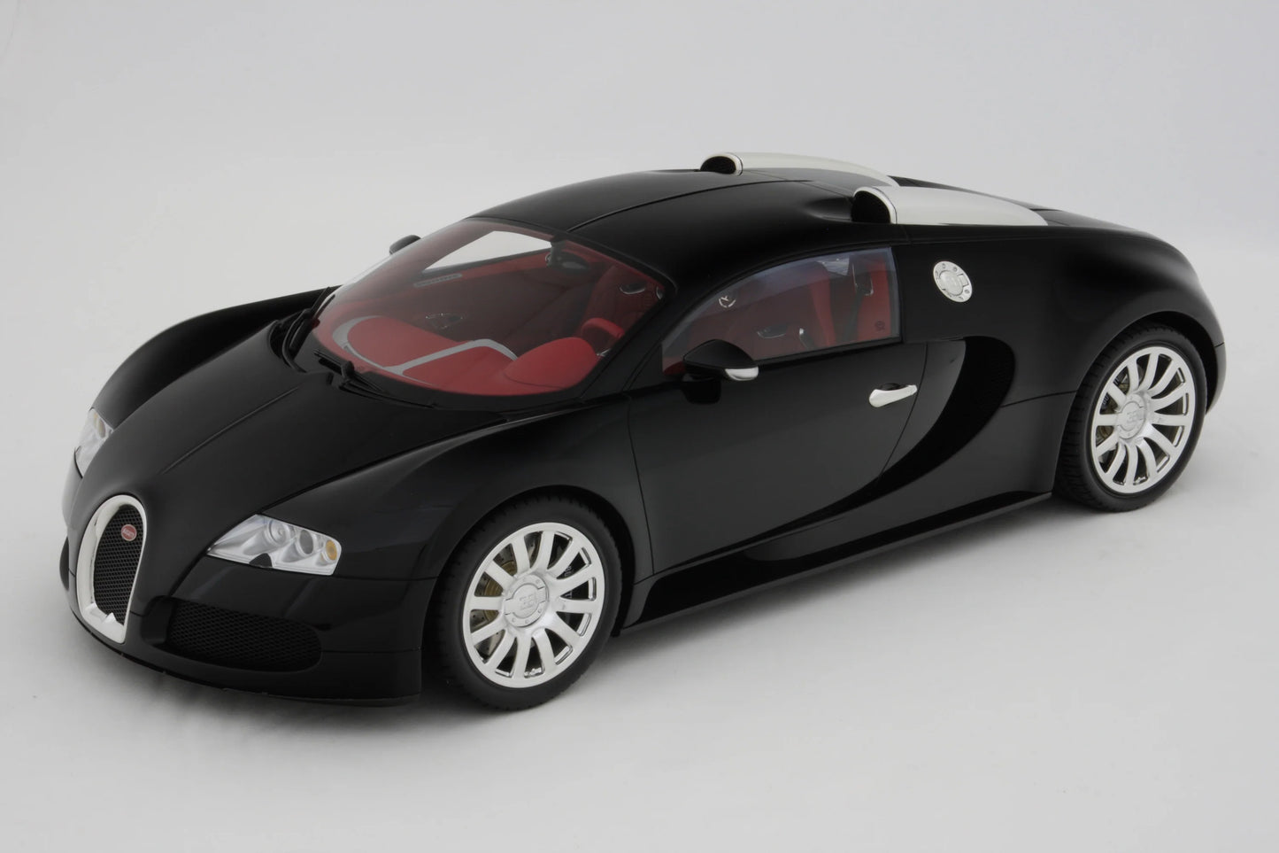 Amalgam Bugatti Veyron (2005) | Limited Edition 1:8 SCALE