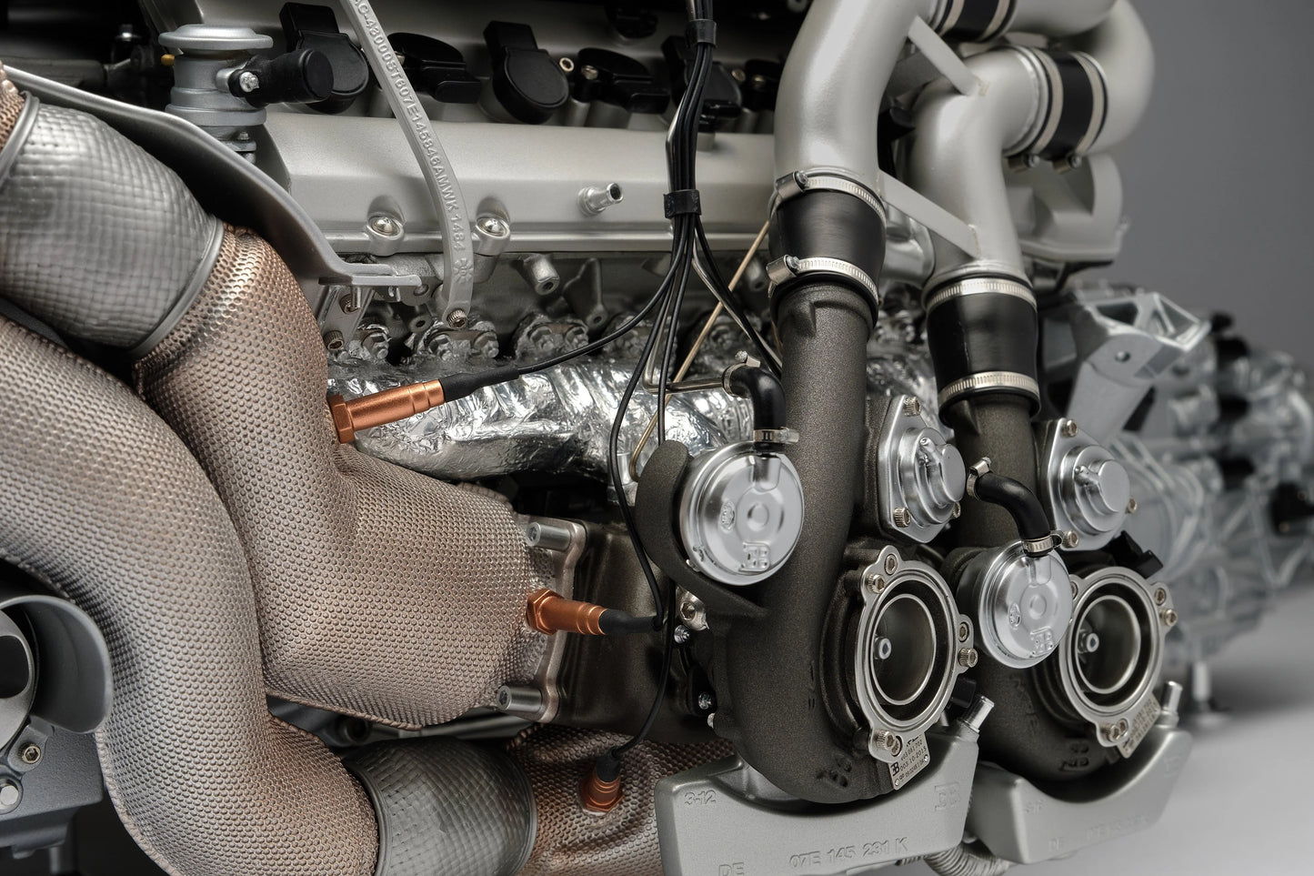 Amalgam (*shipping included*) Bugatti Chiron 8.0L W16 Engine and Gearbox 2016 1/4 SCALE