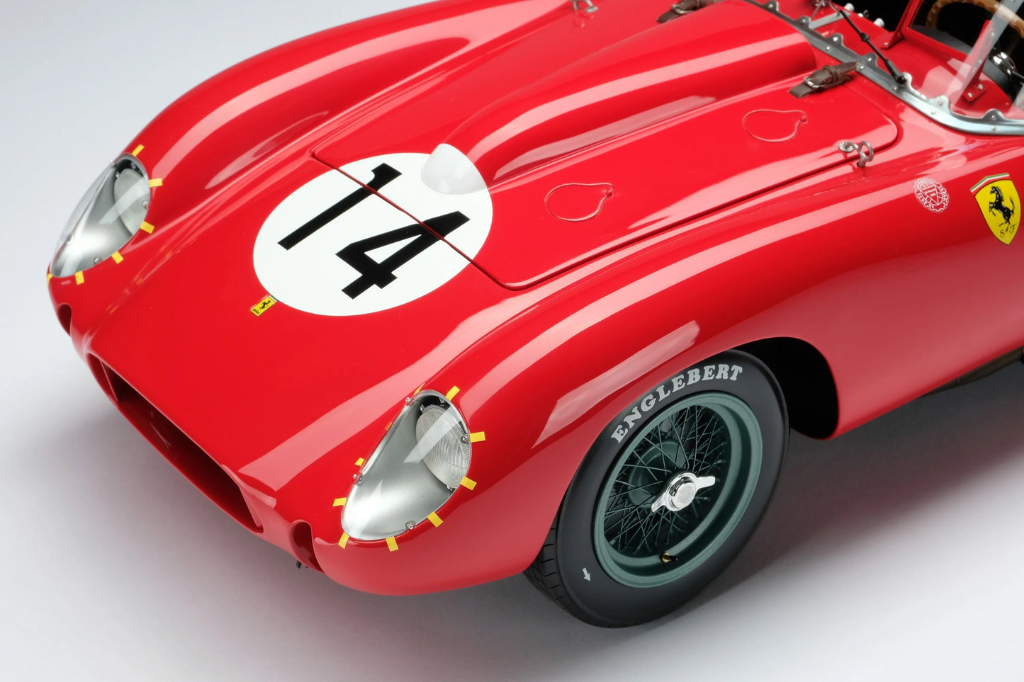 Amalgam Ferrari 250 TR - 1958 Le Mans Winner 1:8 SCALE