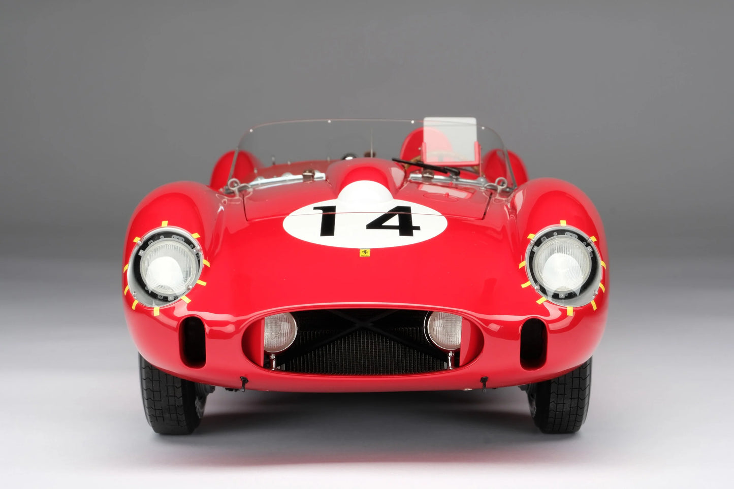 Amalgam Ferrari 250 TR - 1958 Le Mans Winner 1:8 SCALE