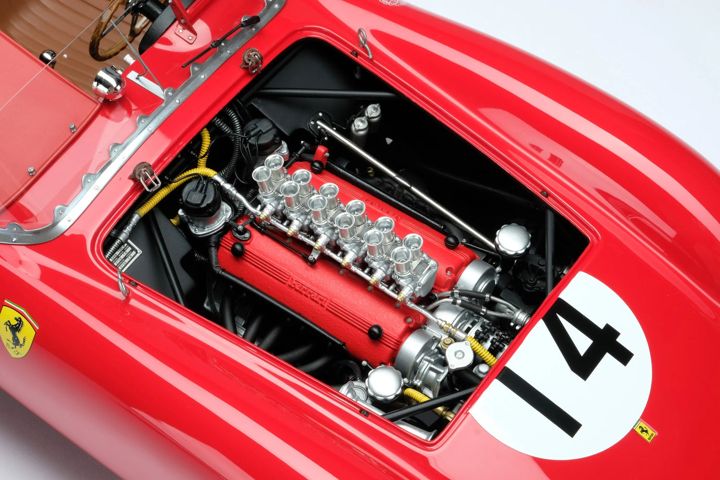 Amalgam Ferrari 250 TR - 1958 Le Mans Winner 1:8 SCALE