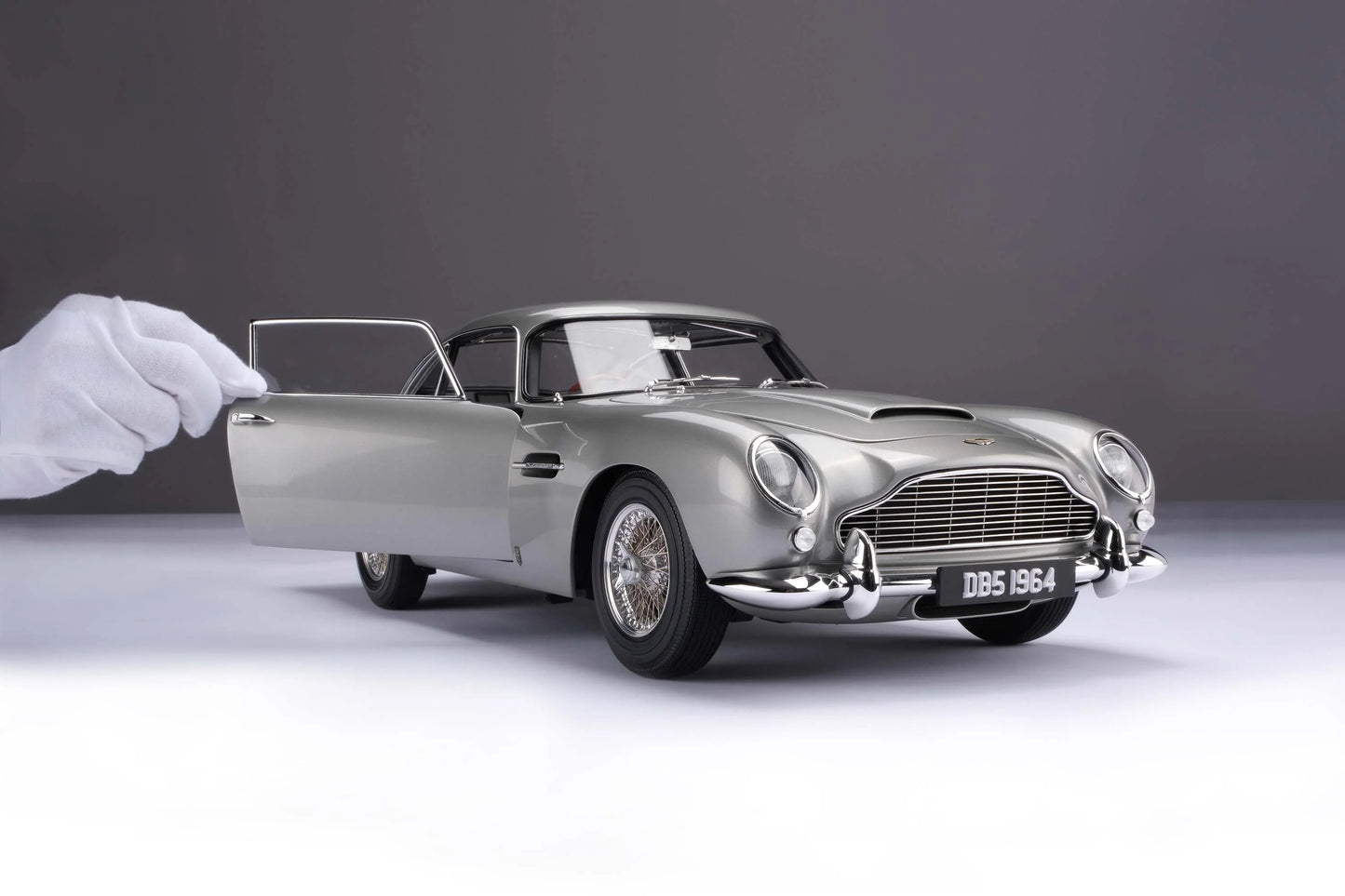 Amalgam Aston Martin DB5 Vantage (1964) | Limited Edition 1:8 SCALE