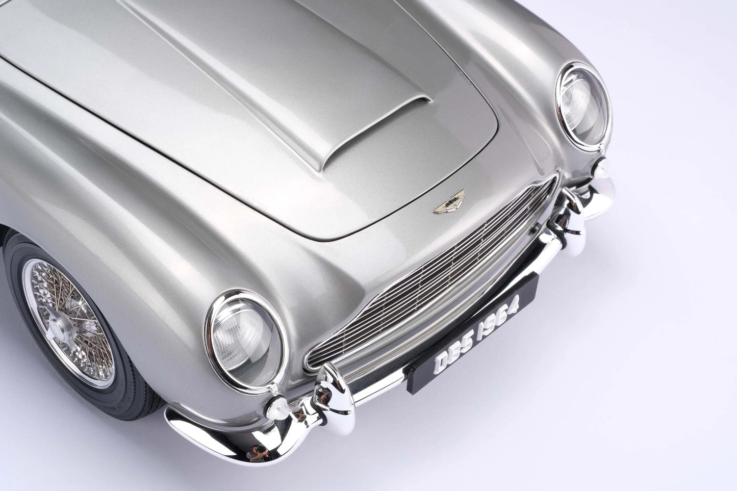 Amalgam Aston Martin DB5 Vantage (1964) | Limited Edition 1:8 SCALE