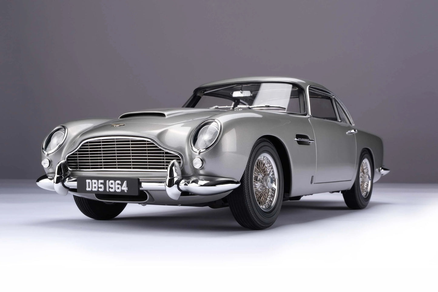 Amalgam Aston Martin DB5 Vantage (1964) | Limited Edition 1:8 SCALE