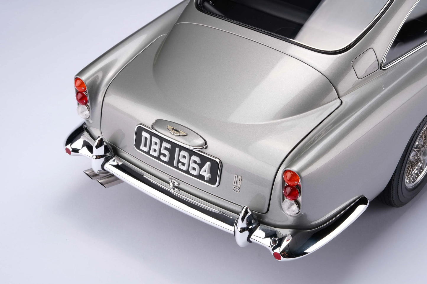 Amalgam Aston Martin DB5 Vantage (1964) | Limited Edition 1:8 SCALE