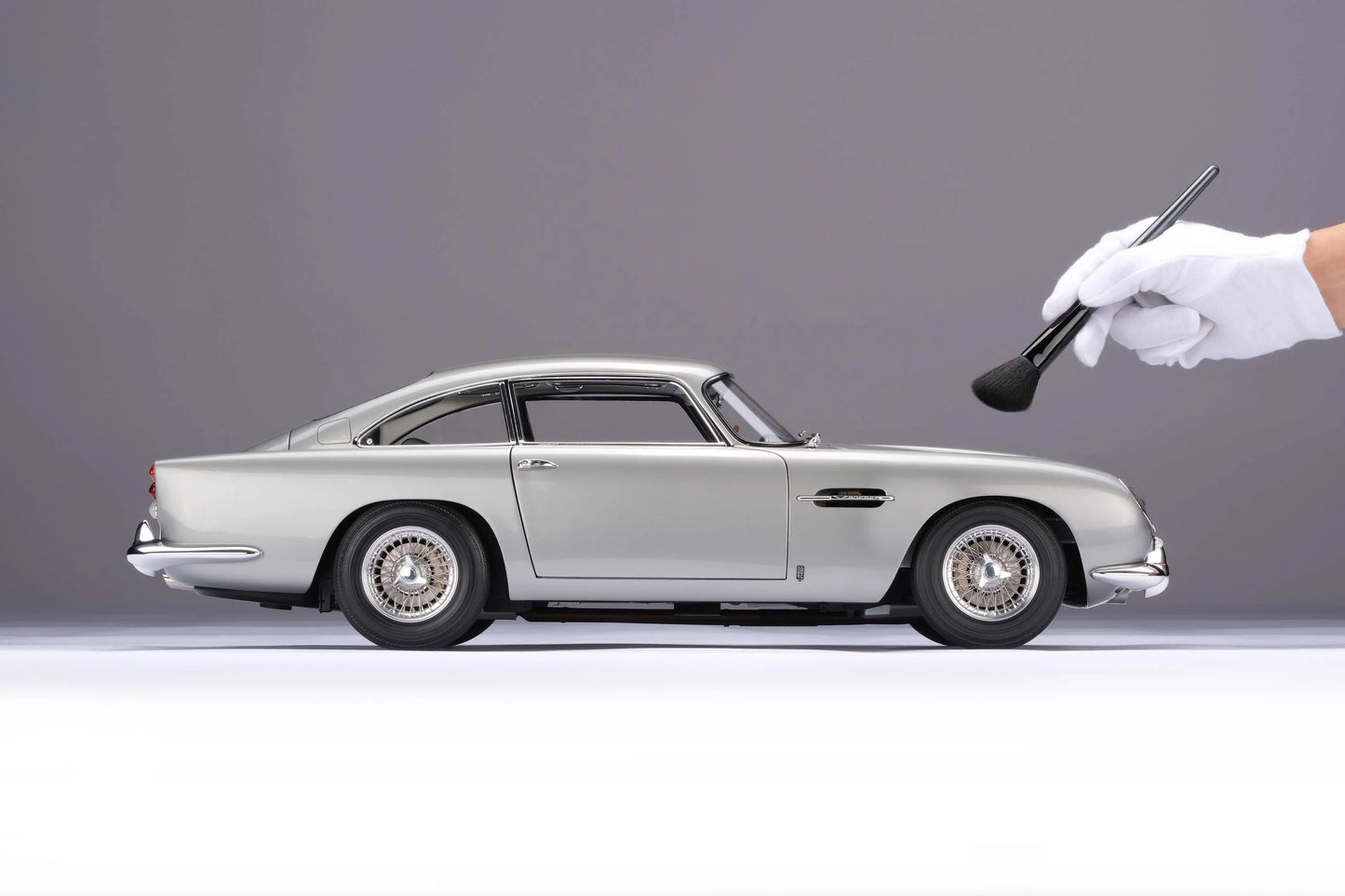 Amalgam Aston Martin DB5 Vantage (1964) | Limited Edition 1:8 SCALE