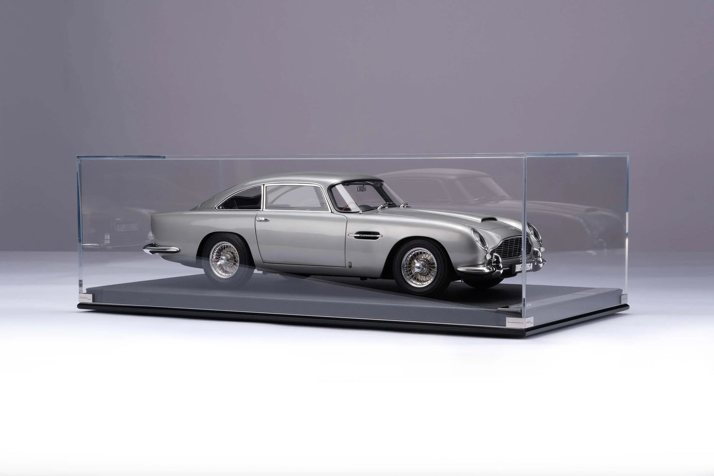 Amalgam Aston Martin DB5 Vantage (1964) | Limited Edition 1:8 SCALE