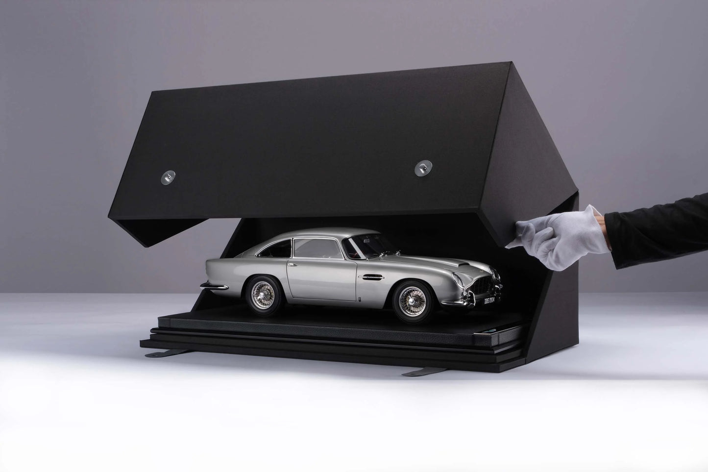 Amalgam Aston Martin DB5 Vantage (1964) | Limited Edition 1:8 SCALE