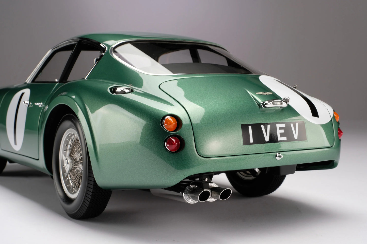 Amalgam Aston Martin DB4 GT Zagato - 1961 Goodwood TT - Salvadori | Limited Edition 1:8 SCALE