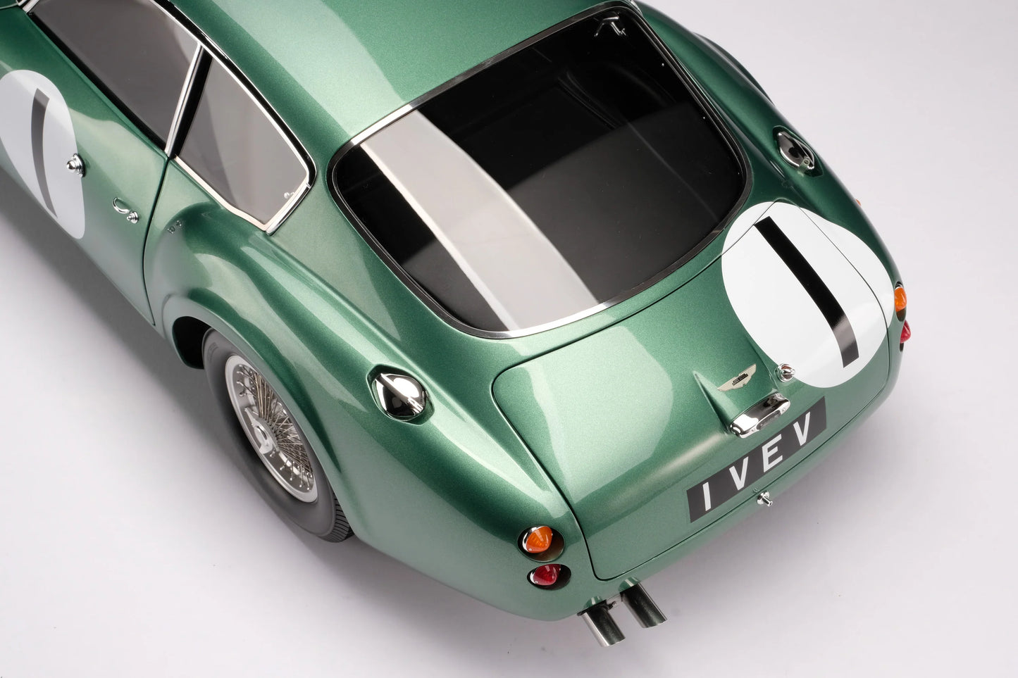 Amalgam Aston Martin DB4 GT Zagato - 1961 Goodwood TT - Salvadori | Limited Edition 1:8 SCALE