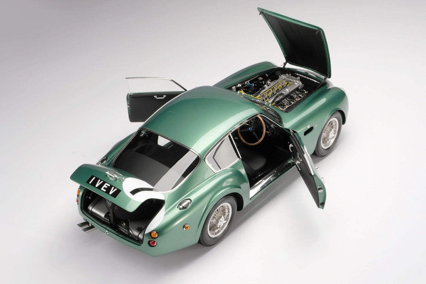 Amalgam Aston Martin DB4 GT Zagato - 1961 Goodwood TT - Salvadori | Limited Edition 1:8 SCALE