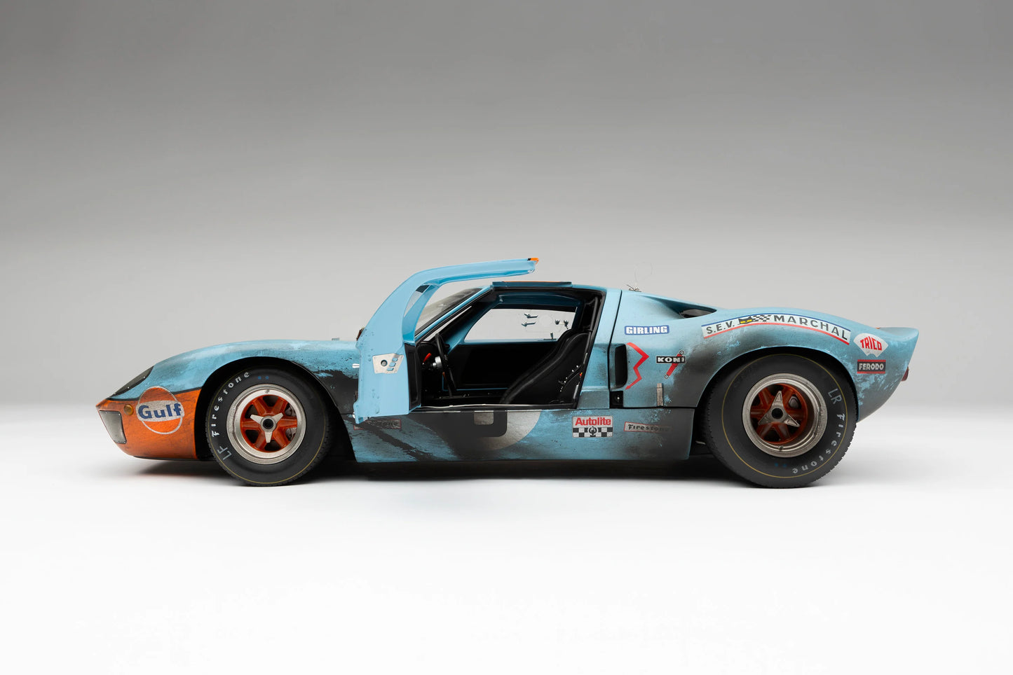 Amalgam Ford GT40 - 1969 Le Mans Winner - Race Weathered 1:8 SCALE