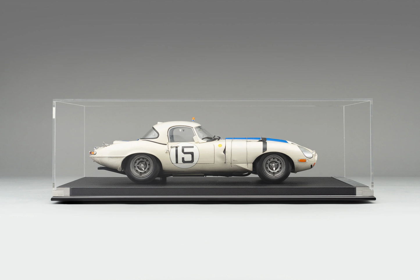 Amalgam Jaguar Lightweight E-type (LWE) - 1963 Le Mans - Race Weathered 1:8 SCALE