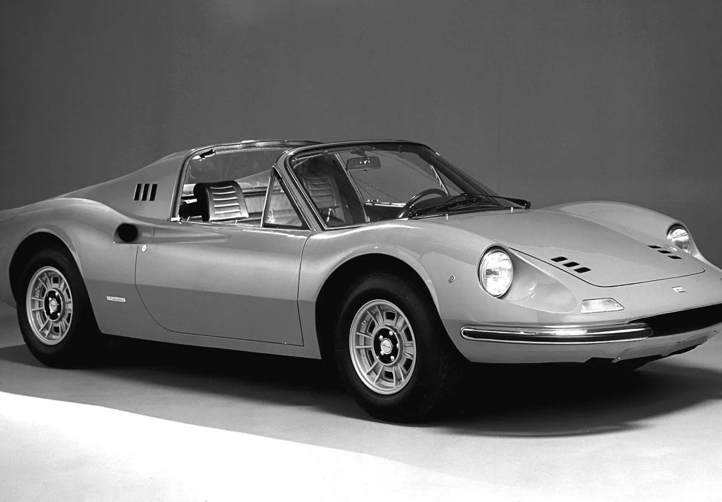 BBR *POSTAGE INCLUDED* Ferrari Dino 246 GTS 1972 Rosso Corsa 322 - 1/18 P18258 Pre-Order