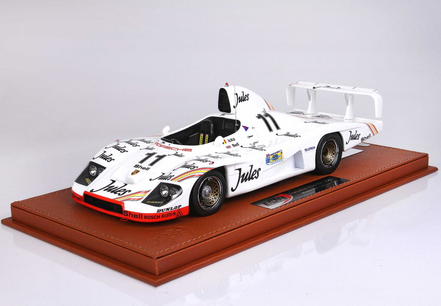 BBR Porsche 936/81 Turbo 24 H. Le Mans 1981 Bell- Ickx N° 11 winner red base 1/18