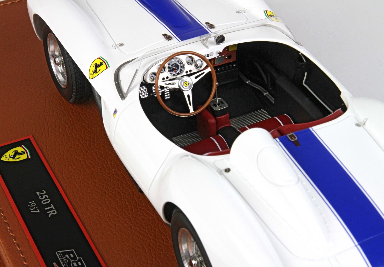 1:18 Scale BBRC1804 Ferrari 250 TRI, 24h Le Mans 1961 Gendebien and P. Hill 1:18 Scale BBRC1804 Ferrari 250 TRI, 24h Le Mans 1961 Gendebien and P. Hill
