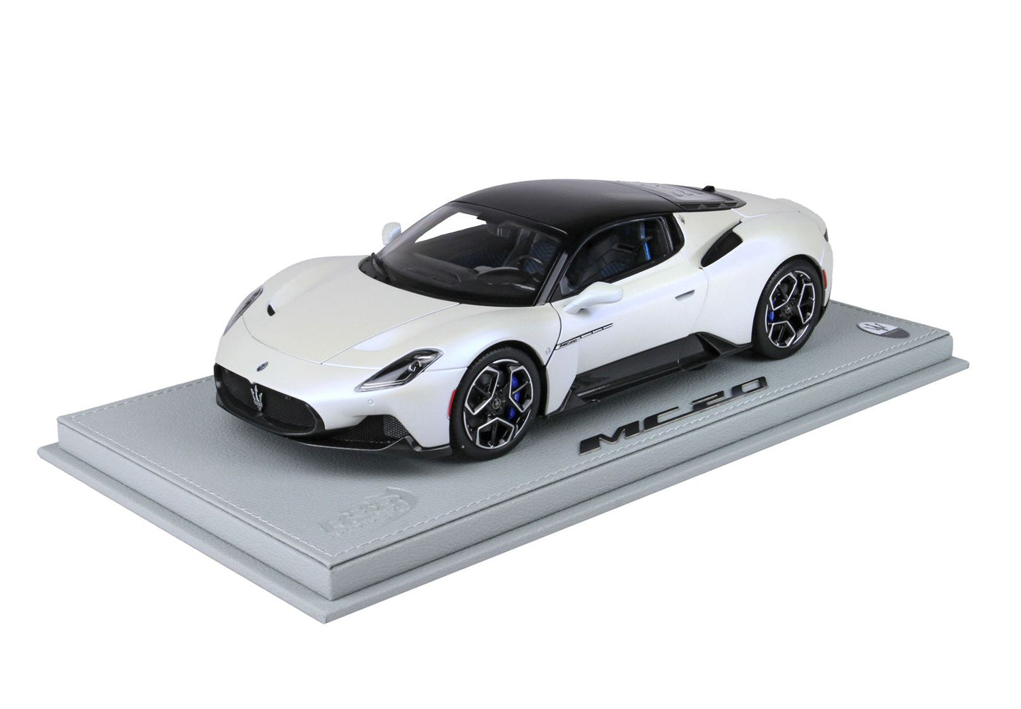 BBR Maserati MC20 Die cast full open Special Color Bianco Audace with display 1/18 HE180051ABBR