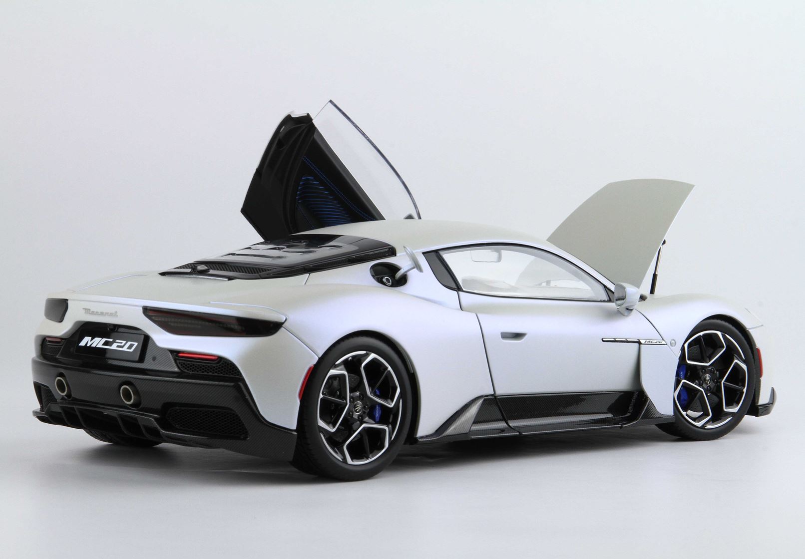 BBR *POSTAGE INCLUDED* Maserati MC20 Bianco Audace 1/18