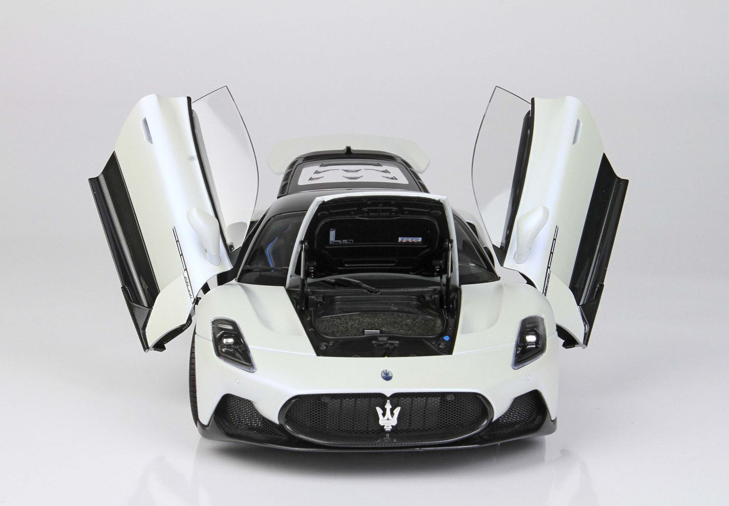 BBR Maserati MC20 Die cast full open Special Color Bianco Audace with display 1/18 HE180051ABBR