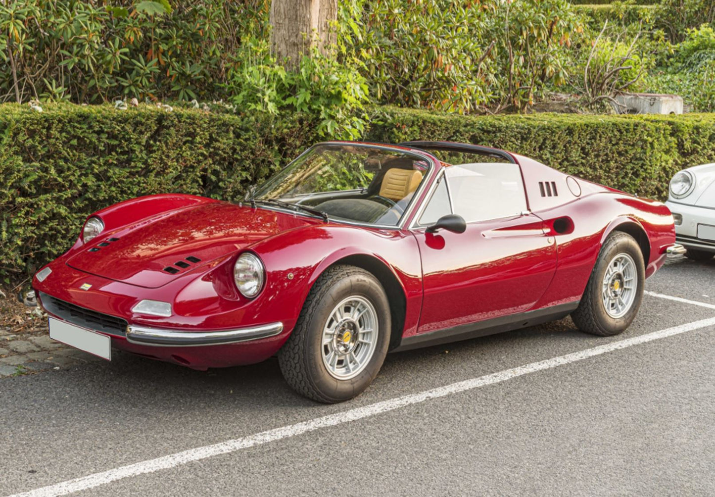 BBR *POSTAGE INCLUDED* Ferrari Dino 246 GTS 1972 Rosso Rubino - Beige 1/18 P18152C Pre-Order