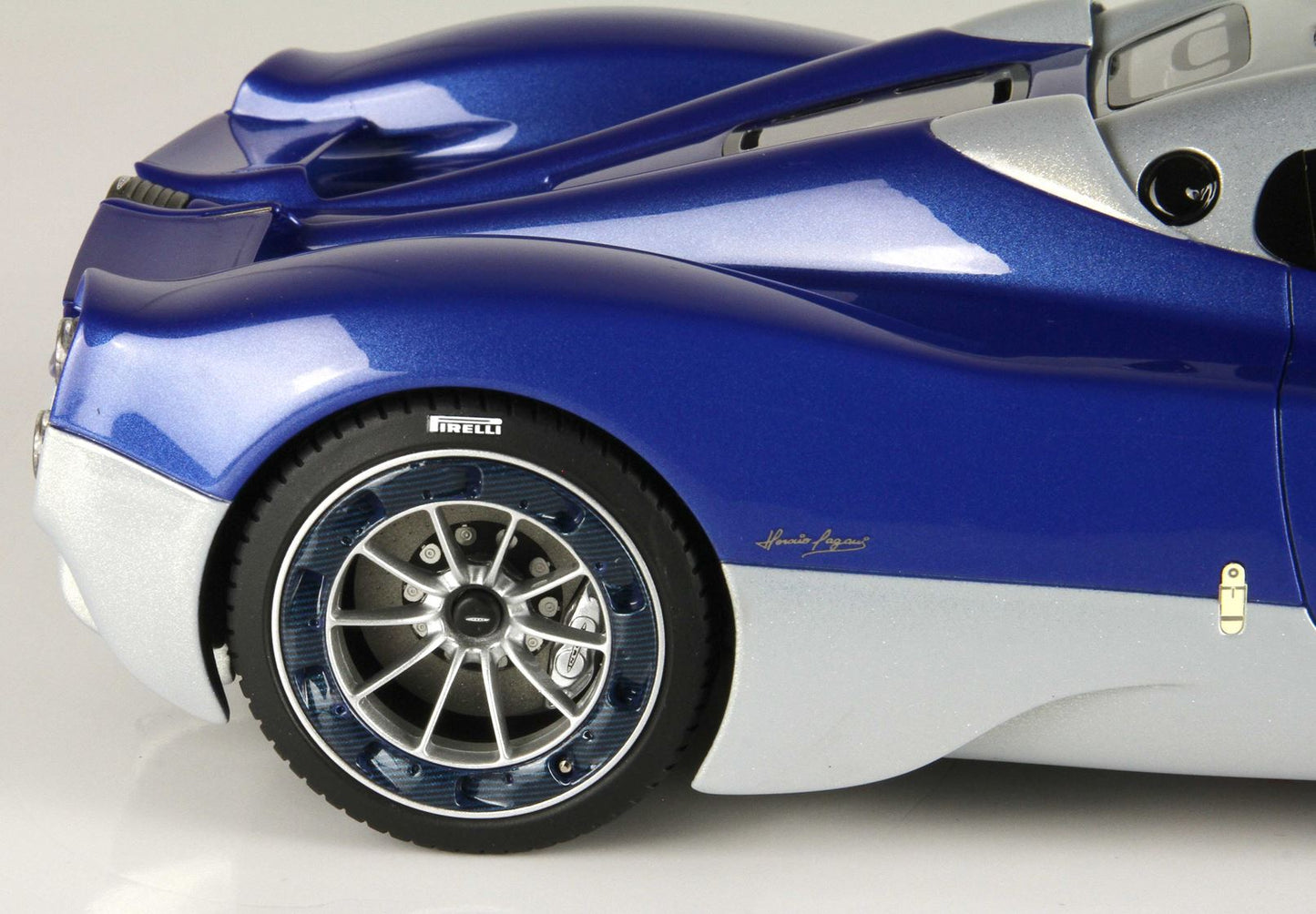 BBR Pagani Utopia M208 Blue Metallizzato 1/18 P18223E1